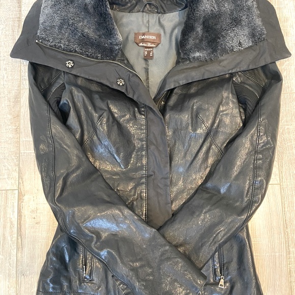 Genuine Leather with Faux fur cowl neck - Picture 2 of 5